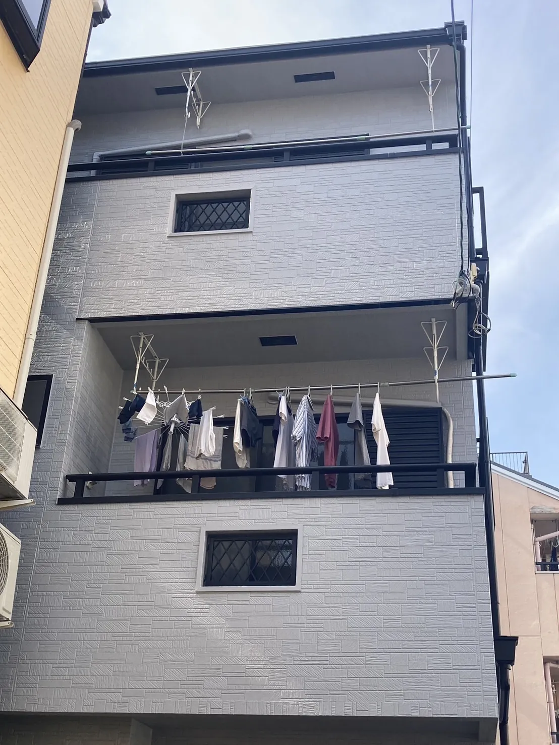 駐車場付きご住宅｜大阪市内の外壁塗装の施工事例｜施工写真2｜大阪市西区新町の創和