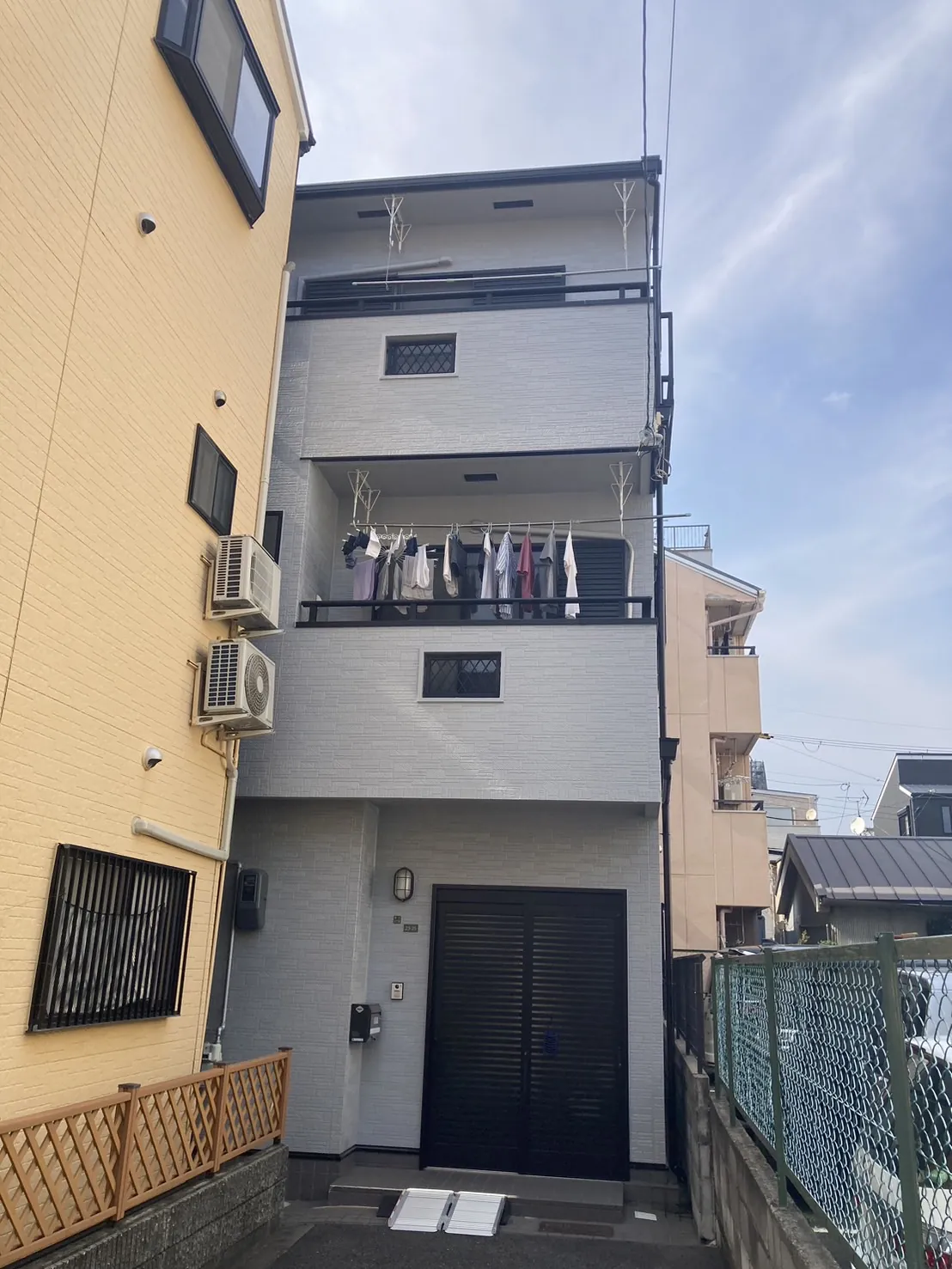 駐車場付きご住宅｜大阪市内の外壁塗装の施工事例｜施工写真3｜大阪市西区新町の創和