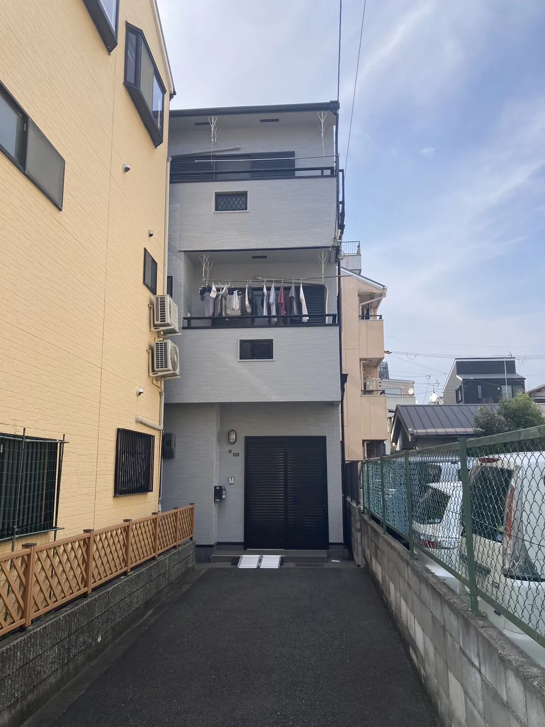 駐車場付きご住宅|大阪市内の外壁塗装の施工事例|大阪市西区新町の創和